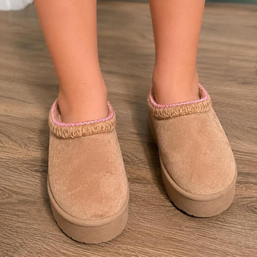 Girls cozy platform clog